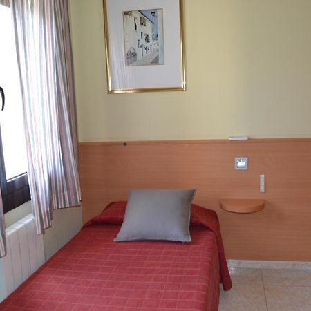 Hostal Bartis Figueres  Quarto foto