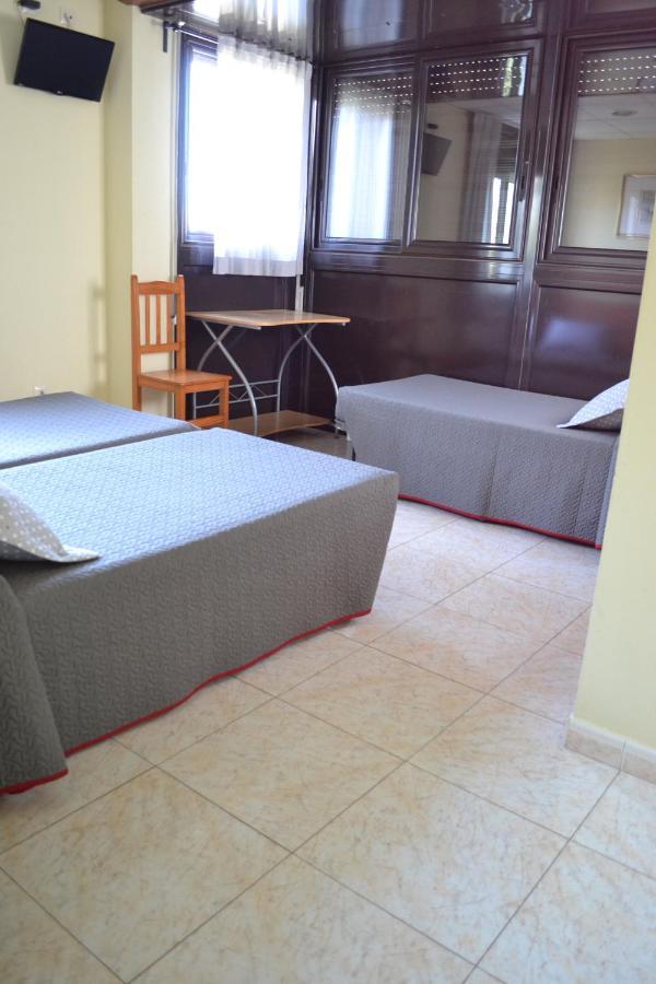 Hostal Bartis Figueres  Quarto foto