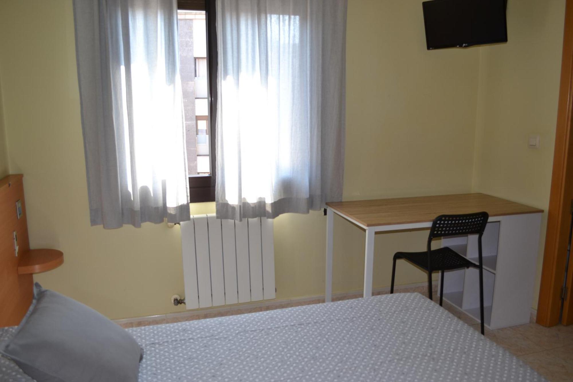 Hostal Bartis Figueres  Quarto foto