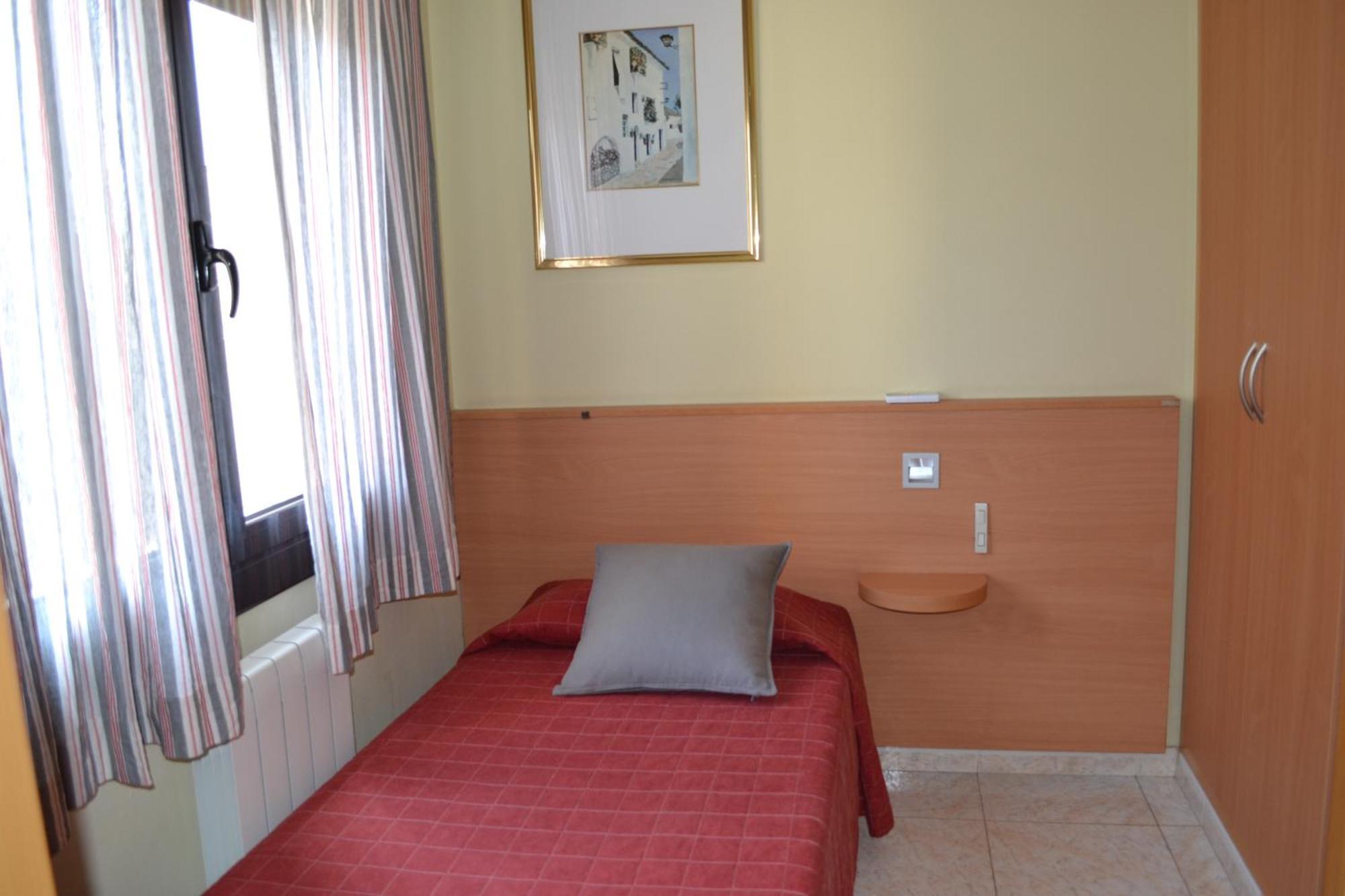 Hostal Bartis Figueres  Quarto foto